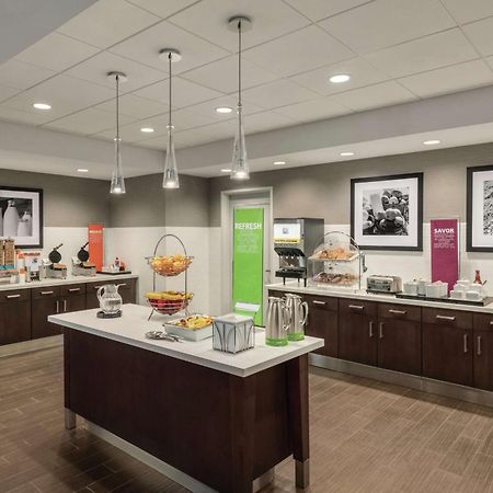 Hampton Inn Brooklyn Park Bagian luar foto
