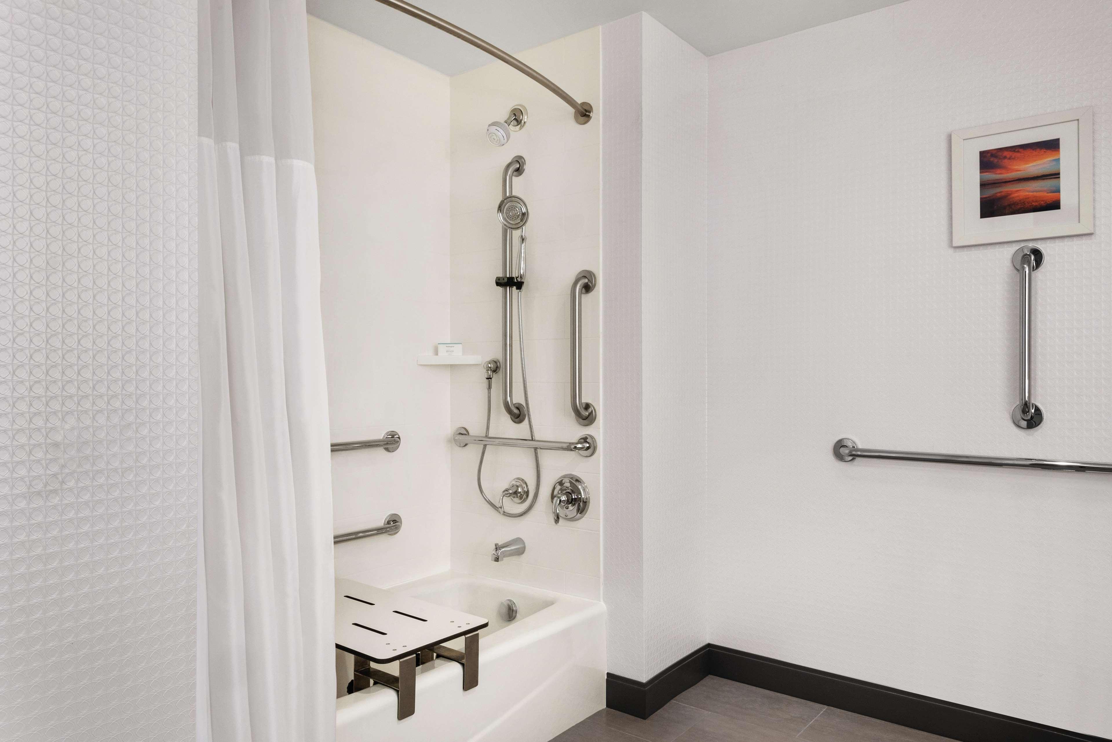 Hampton Inn Brooklyn Park Bagian luar foto