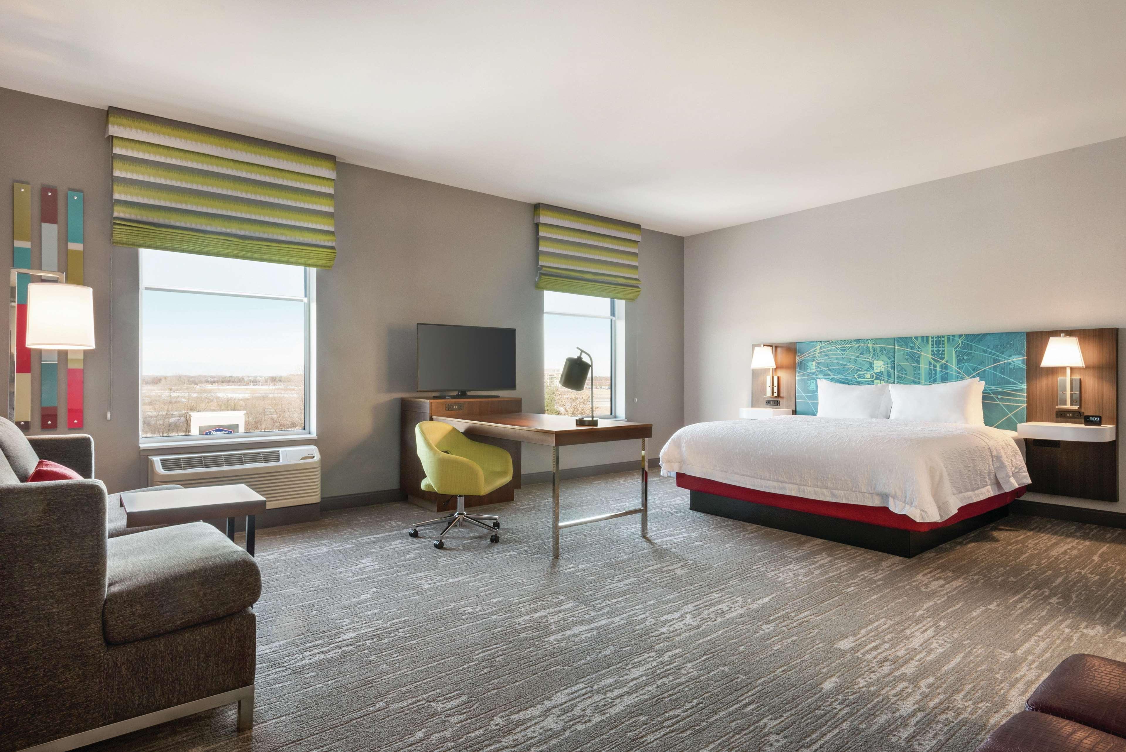 Hampton Inn Brooklyn Park Bagian luar foto