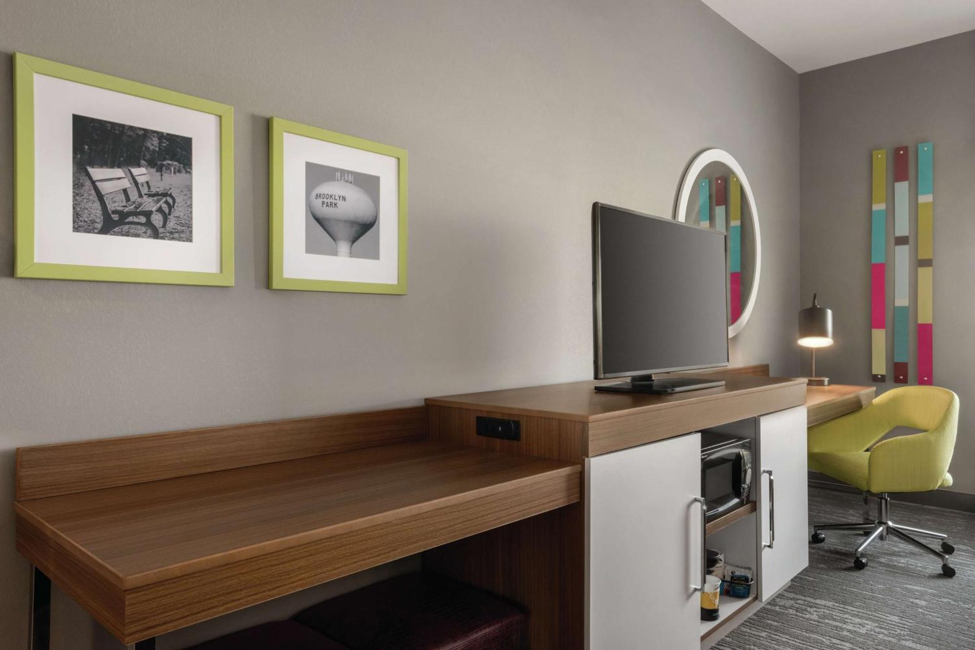 Hampton Inn Brooklyn Park Bagian luar foto
