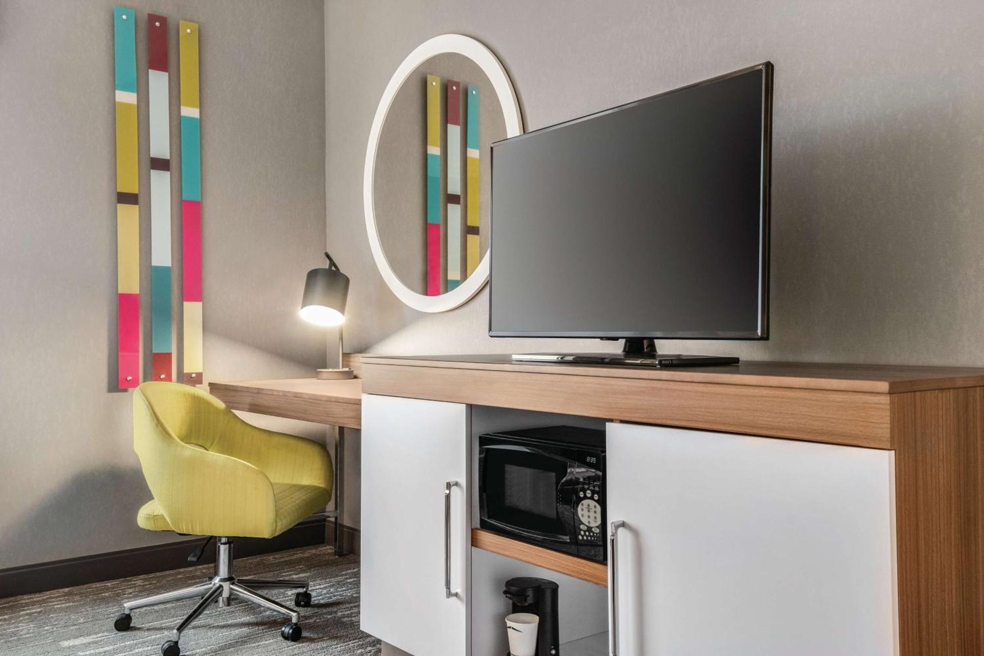 Hampton Inn Brooklyn Park Bagian luar foto