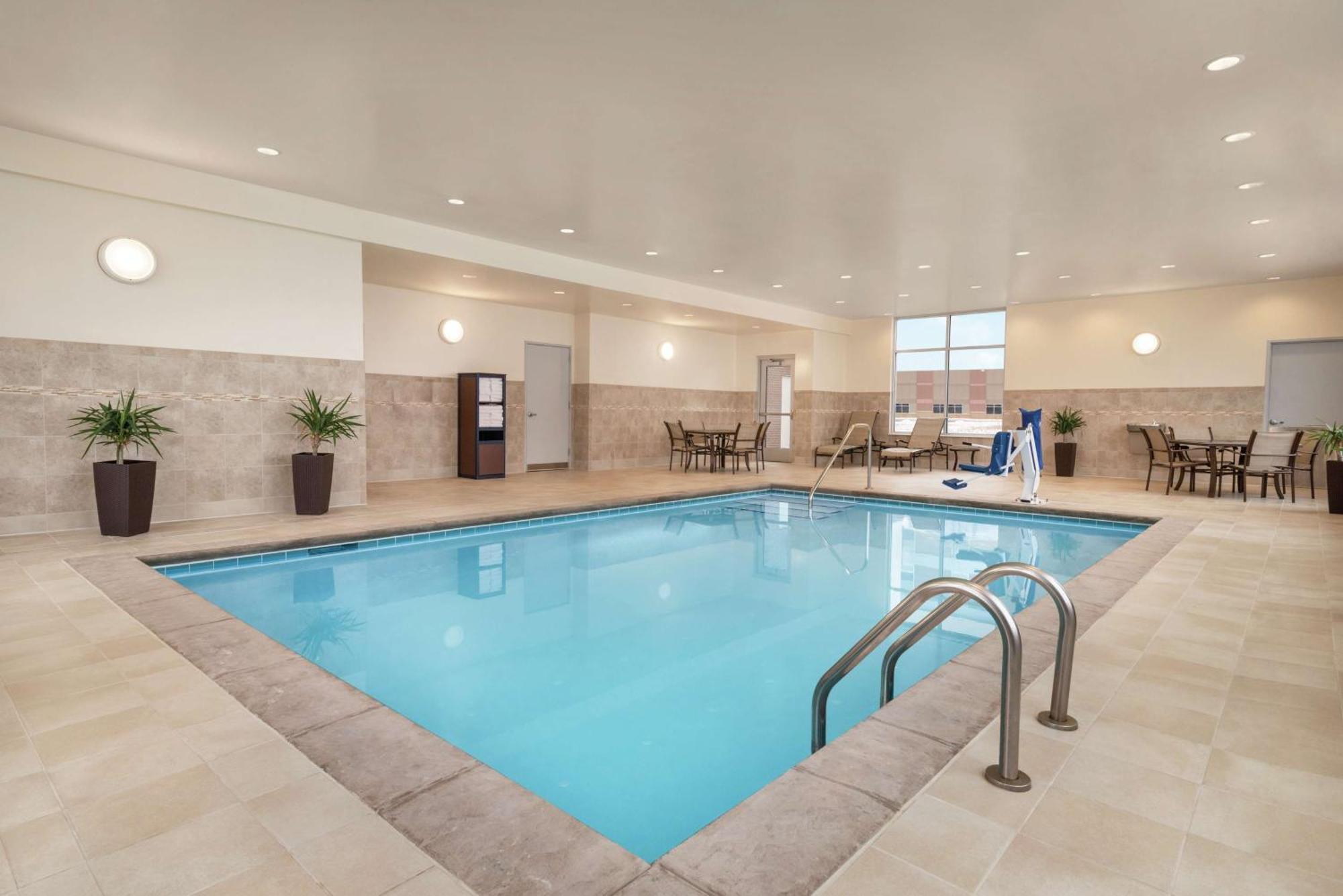 Hampton Inn Brooklyn Park Bagian luar foto