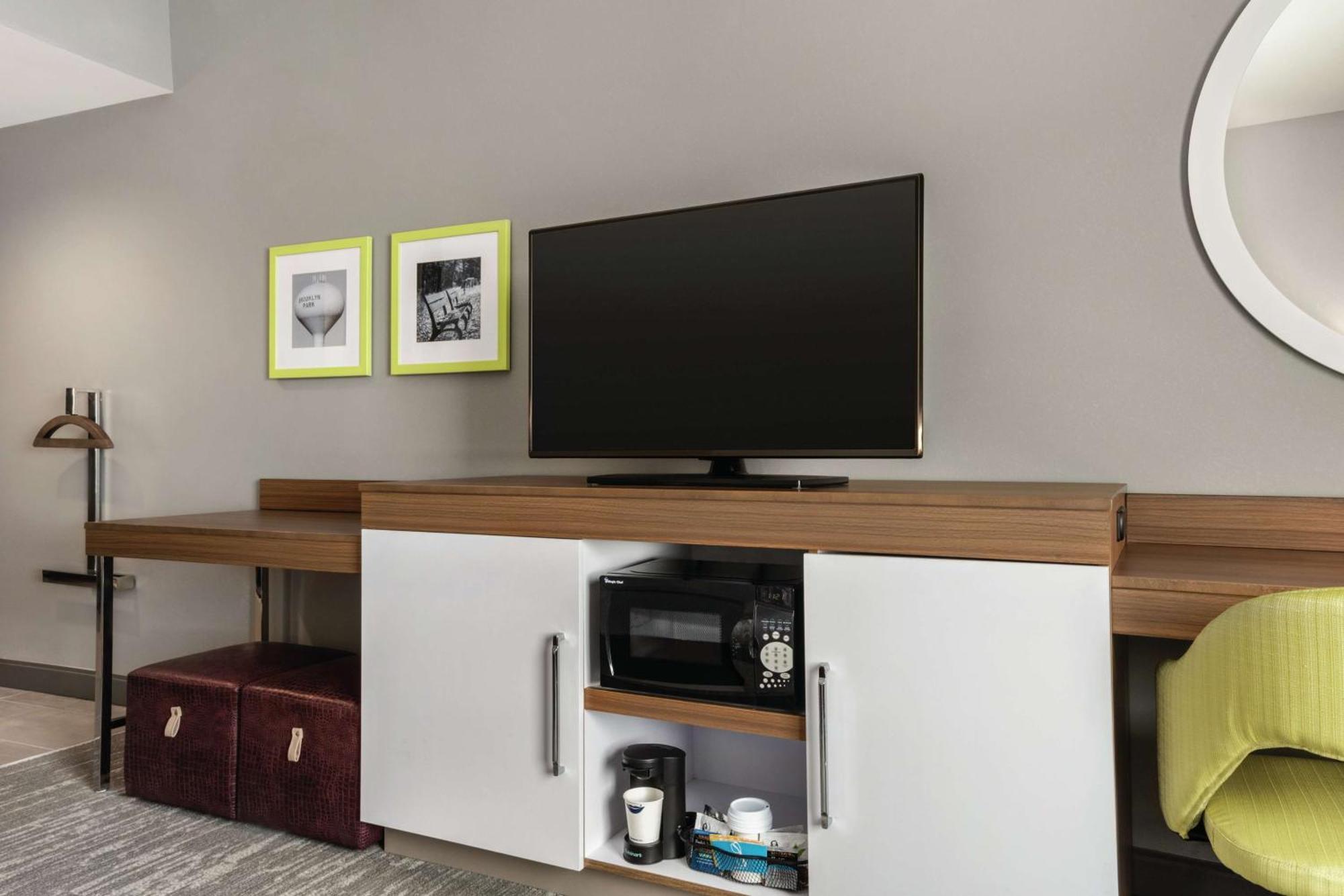 Hampton Inn Brooklyn Park Bagian luar foto