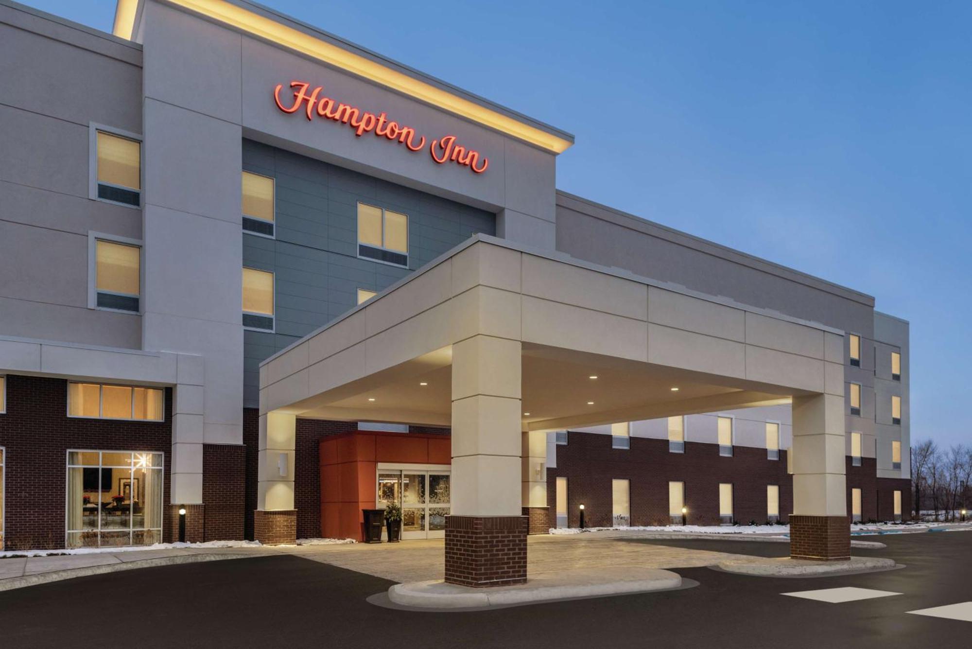 Hampton Inn Brooklyn Park Bagian luar foto